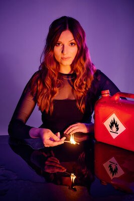 LARA ERMER - Leicht entflammbar