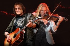 MASCHINE intim + UWE HASSBECKER – Lieder für Generationen