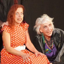 TEUFLISCHE GÖTTINNEN (Musikkomödie)