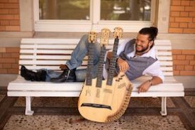 Vicente Patiz | TRAVELS – Ein Mann, 70 Saiten, die ganze Welt!
